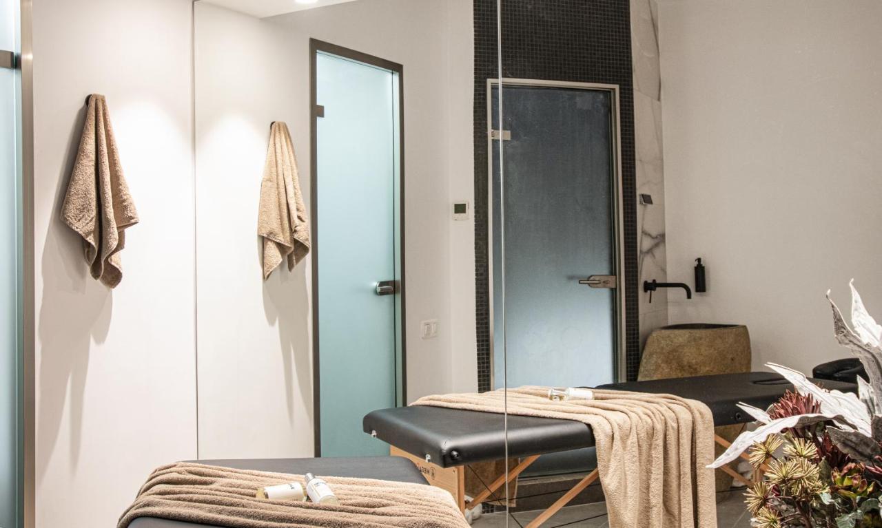 Altera Pars Suites Mesaria Buitenkant foto
