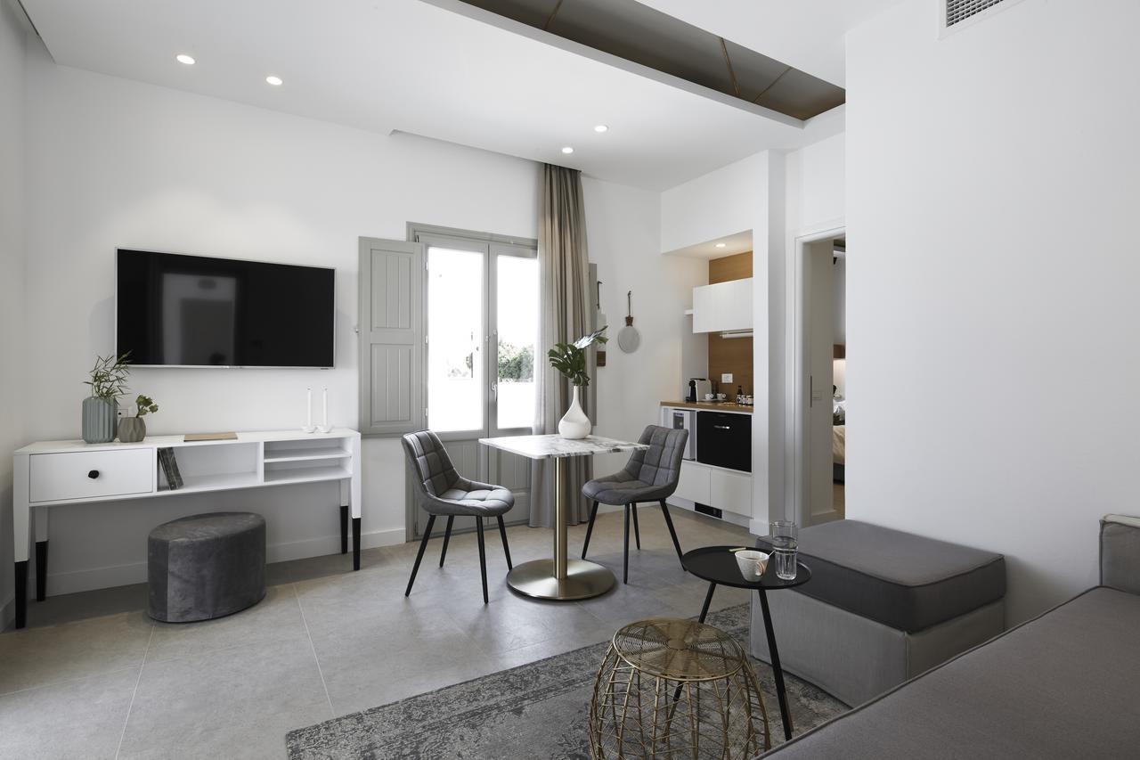 Altera Pars Suites Mesaria Buitenkant foto