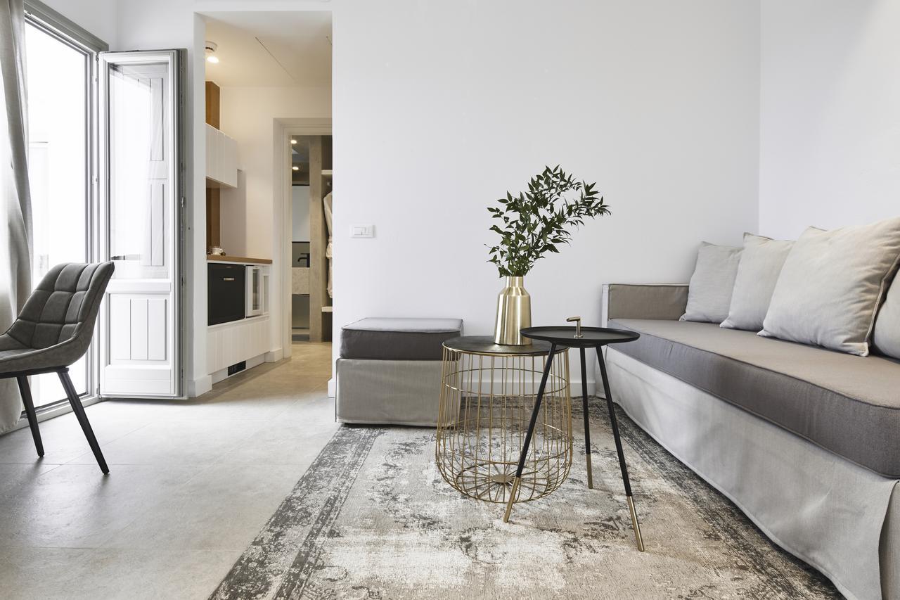 Altera Pars Suites Mesaria Buitenkant foto