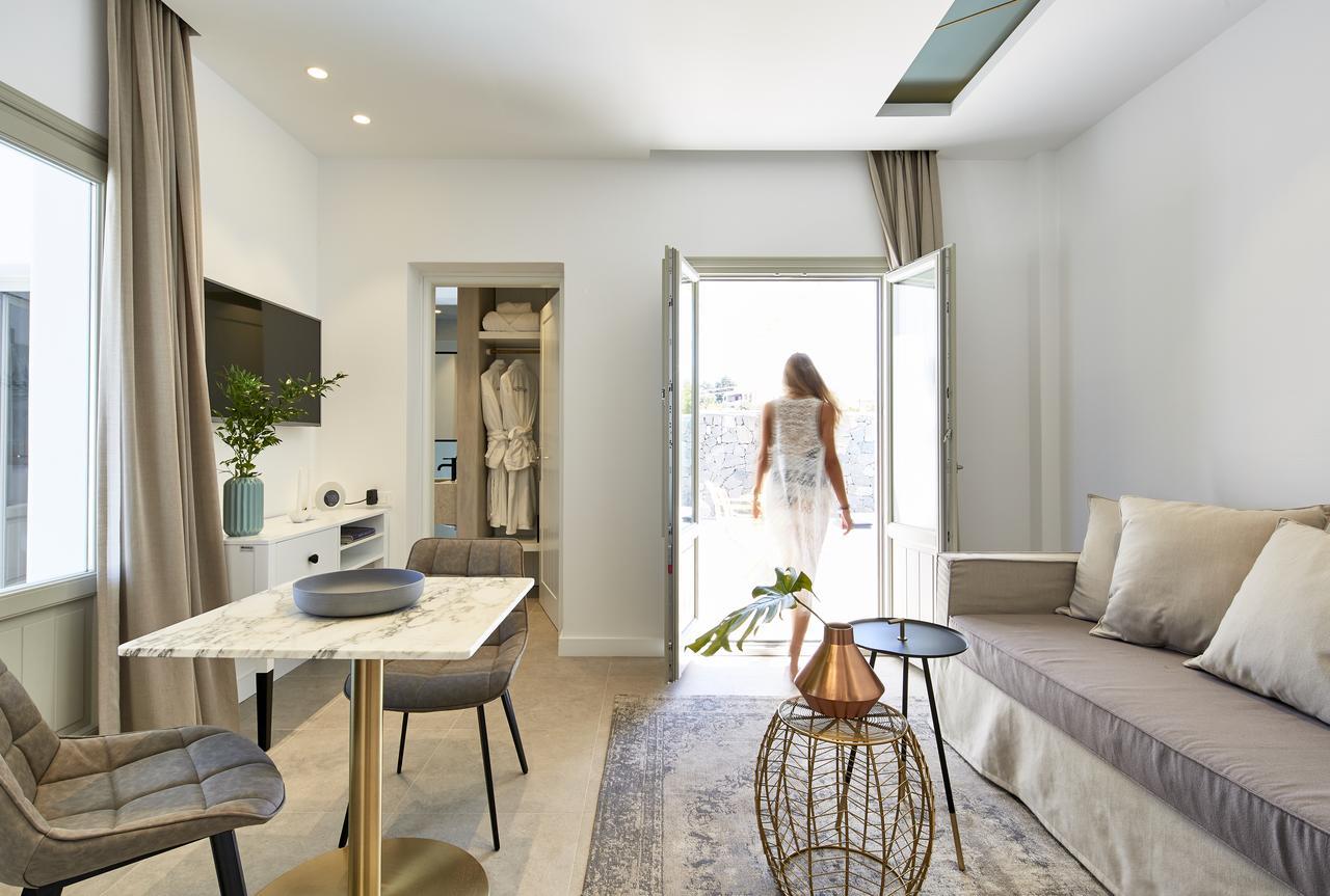 Altera Pars Suites Mesaria Buitenkant foto